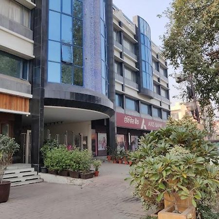 Hotel Crystal Palace Meerut Eksteriør billede