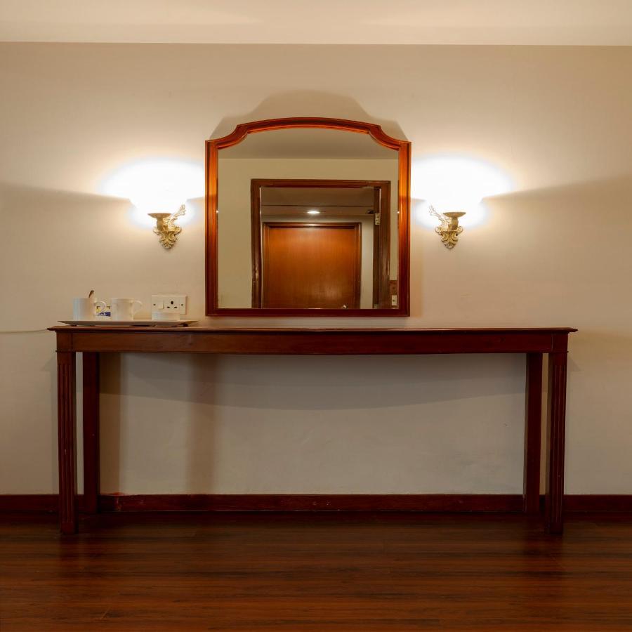 Hotel Crystal Palace Meerut Eksteriør billede