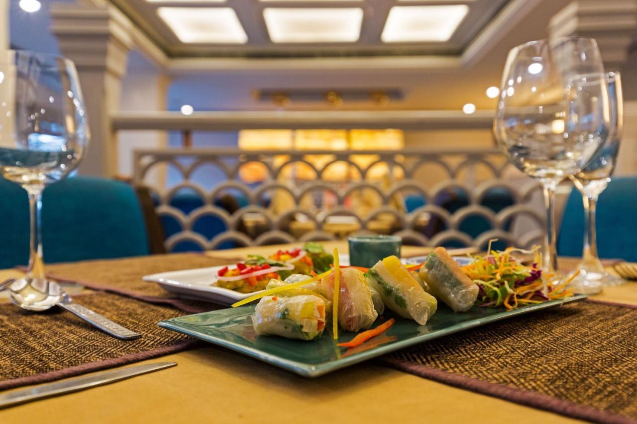 Hotel Crystal Palace Meerut Eksteriør billede