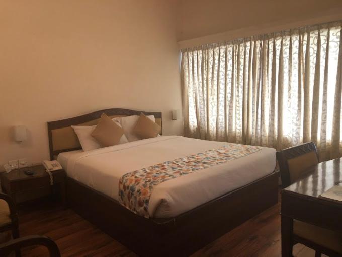 Hotel Crystal Palace Meerut Eksteriør billede