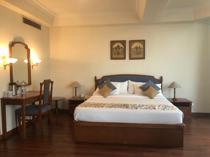 Hotel Crystal Palace Meerut Eksteriør billede