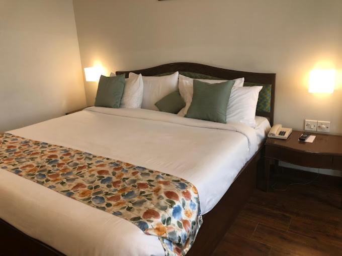 Hotel Crystal Palace Meerut Eksteriør billede